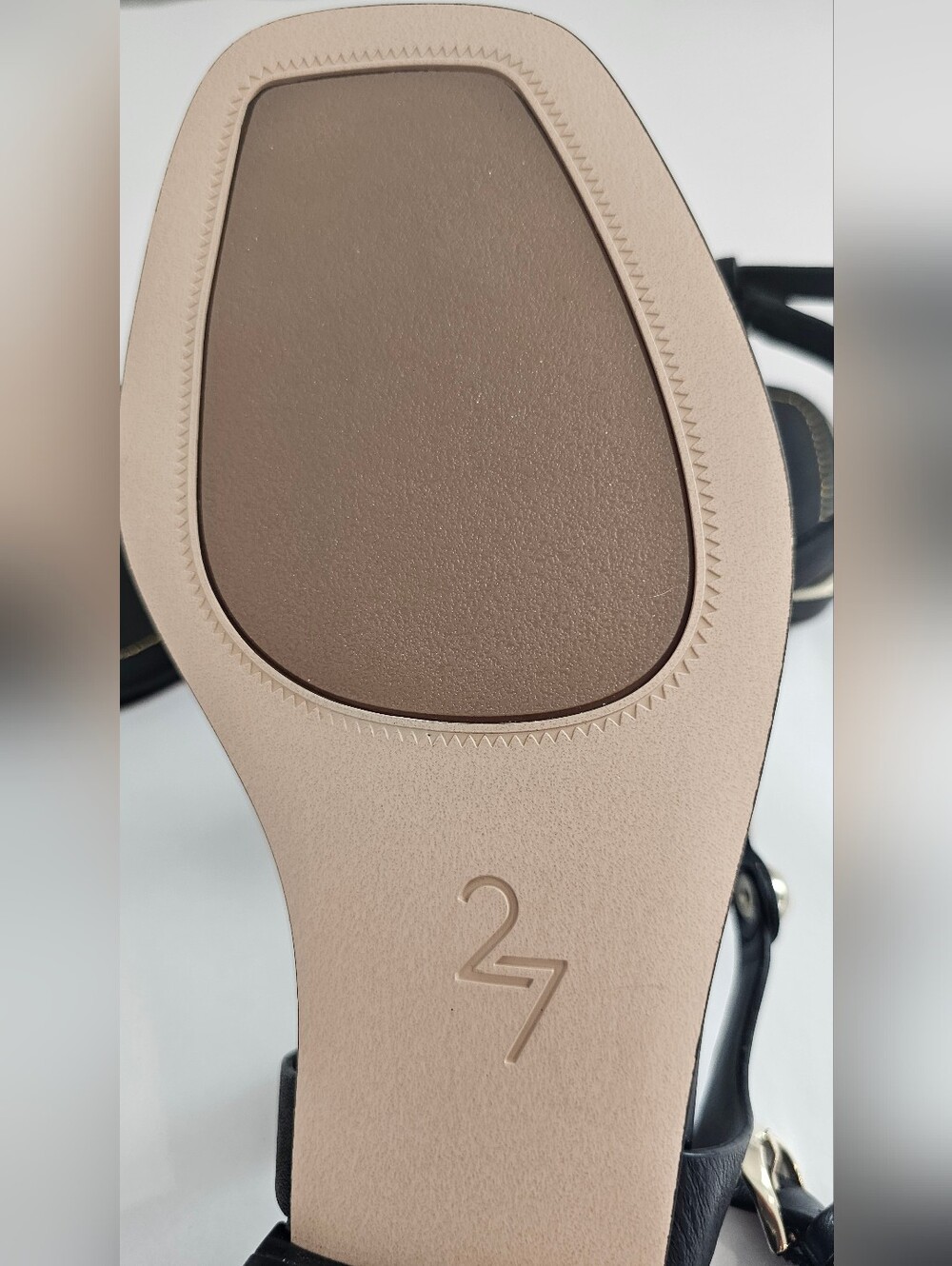 27 EDIT Naturalizer Black Leather T-Strap Sandals W/Gold Studs Women's Sz 8.5M - Picture 8 of 10